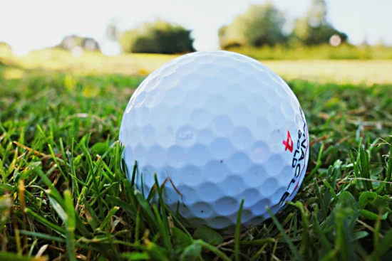 Equipamiento Esencial para Principiantes en Golf