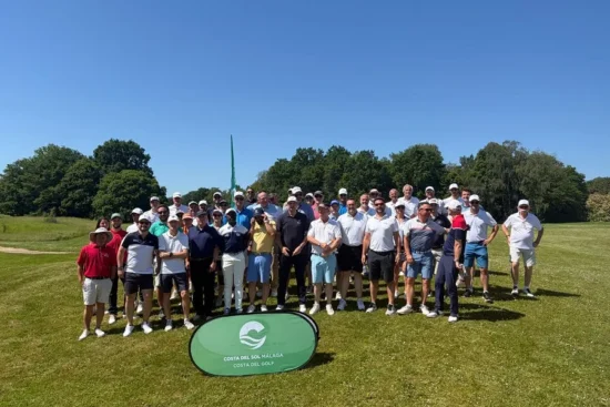 Golfistas junto al photocall de Costa del Sol Costa del Golf, imagen del turismo de golf en la Costa del Sol