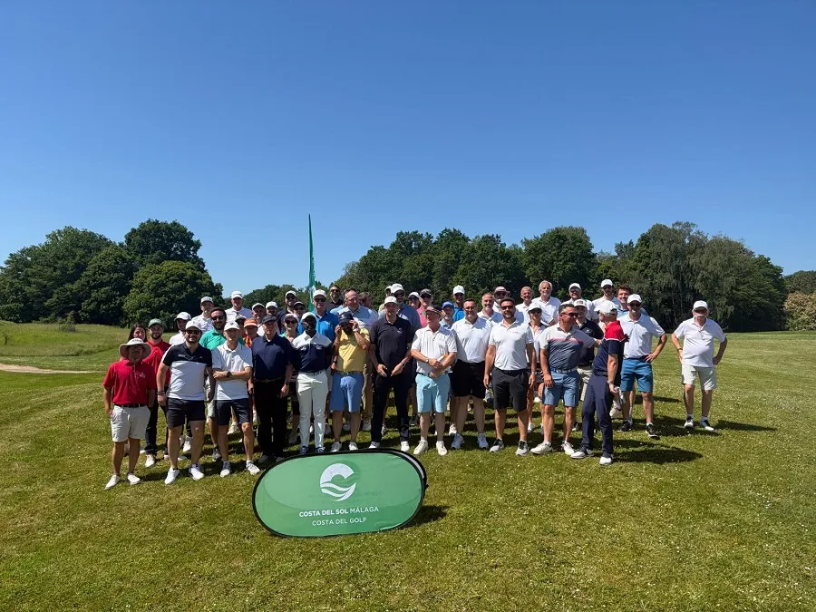 Golfistas junto al photocall de Costa del Sol Costa del Golf, imagen del turismo de golf en la Costa del Sol