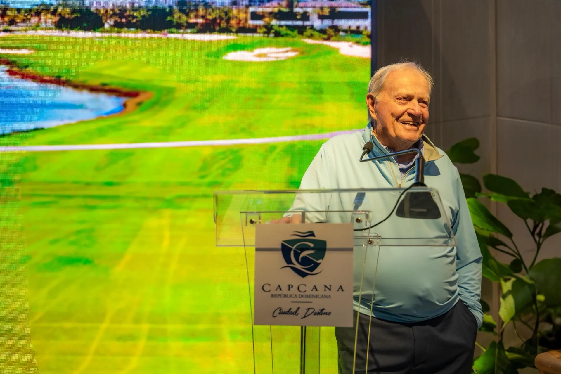 Jack Nicklaus durante su intervención en el atril de Cap Cana, Ciudad Destino