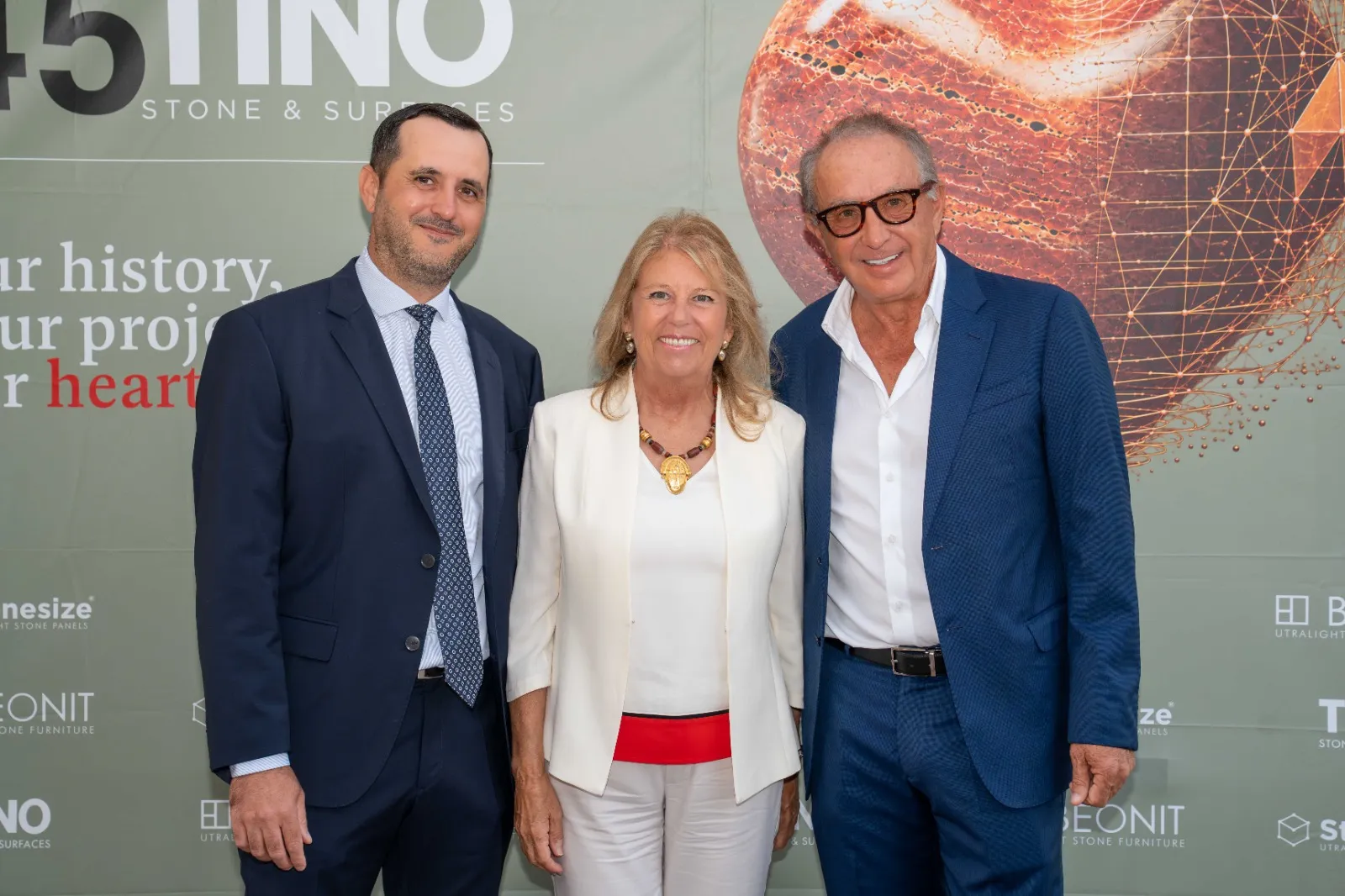 Antonio Valdés Carrillo, Ángeles Muñoz y Antonio Valdés Cosentino en el 45 aniversario de TINO Stone